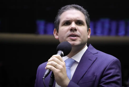 Motta estuda derrubar alta do IOF