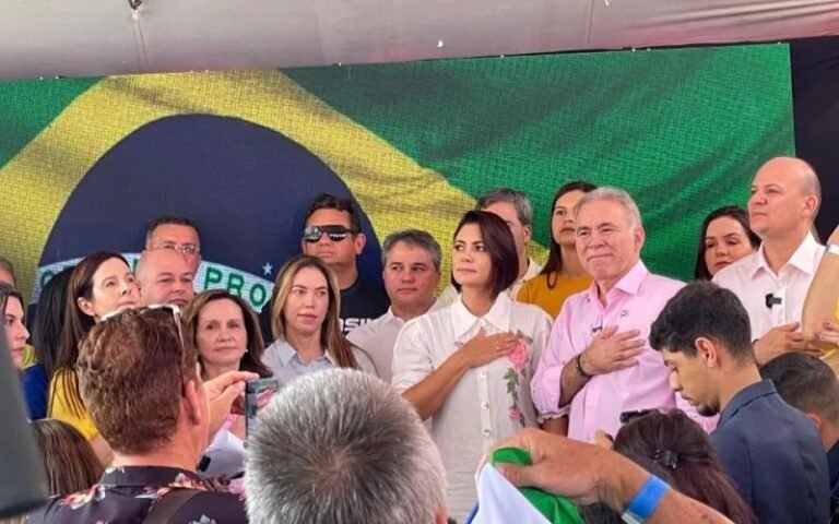 Efraim Filho recebe apoio de Michelle Bolsonaro para disputar o Governo do Estado em 2026